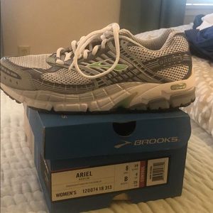 Brand New, Brooks Ariel